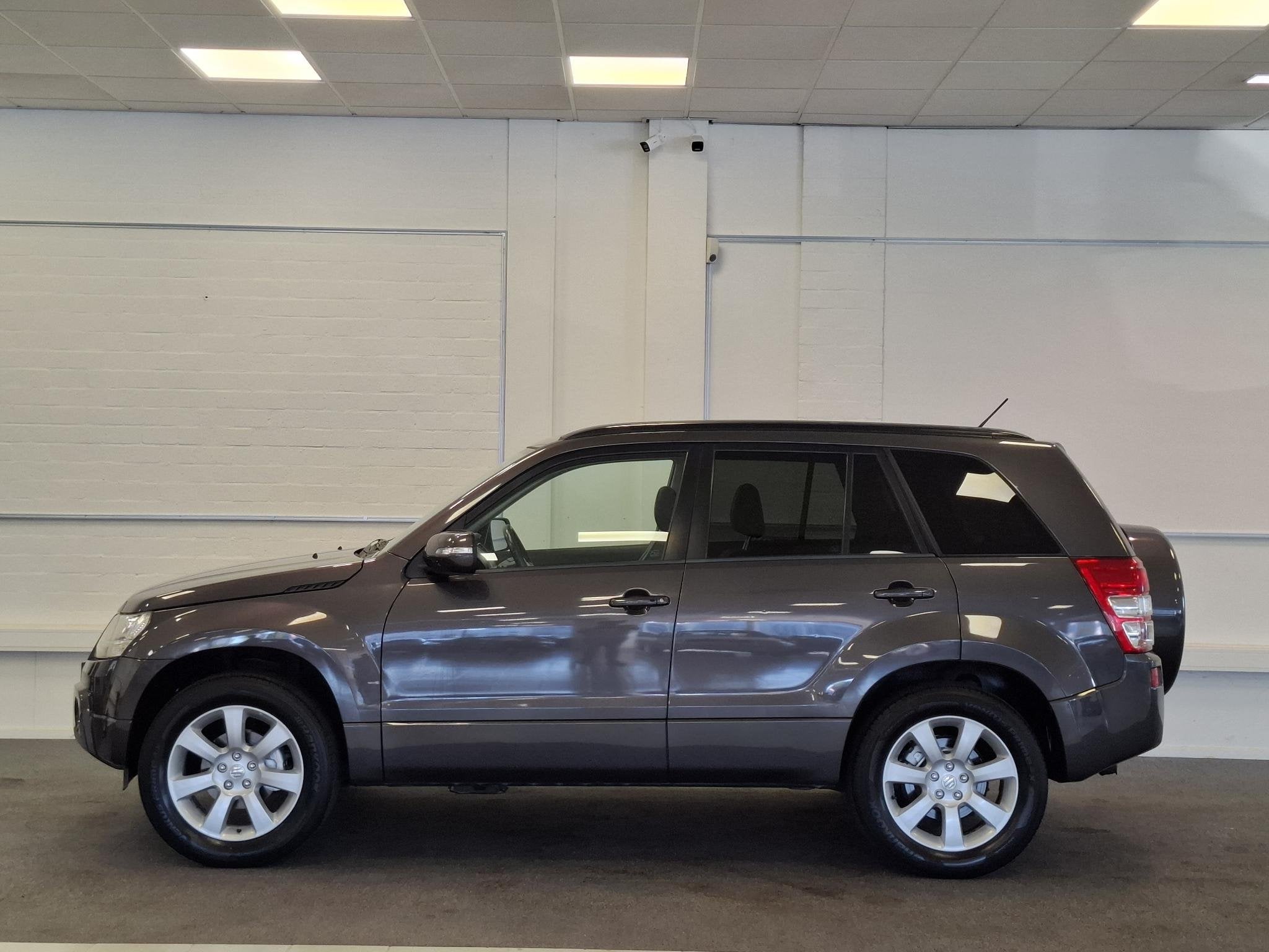 Suzuki Grand Vitara 2.4i High Executive Trekhaak Schuif/Open, Verwarmde buitenspiegels, Gebruikt, 4 cilinders, 1850 kg