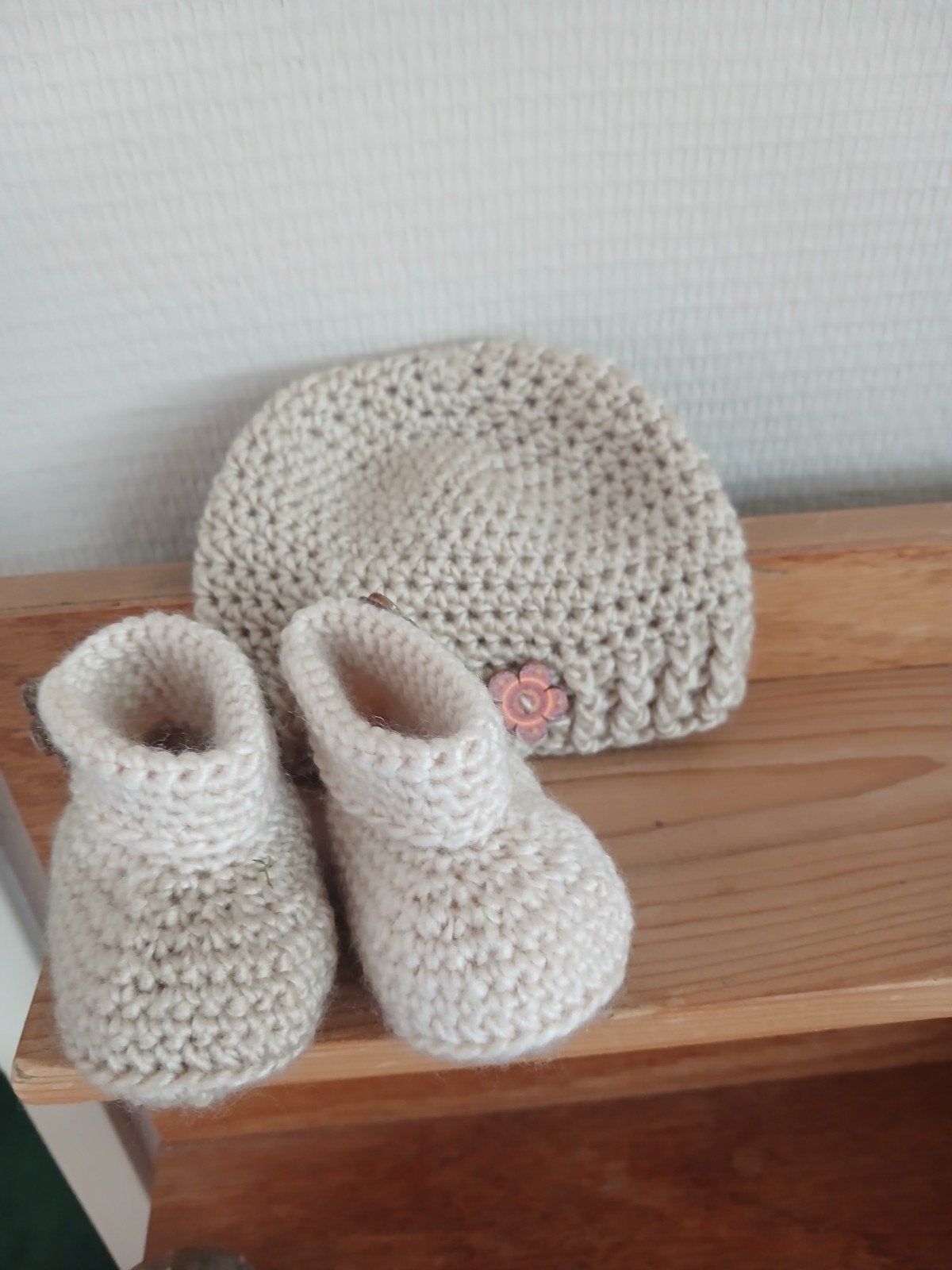 Gehaakte babyslofjes en mutsje, Hobby en Vrije tijd, Knutselen, Nieuw, Ophalen of Verzenden