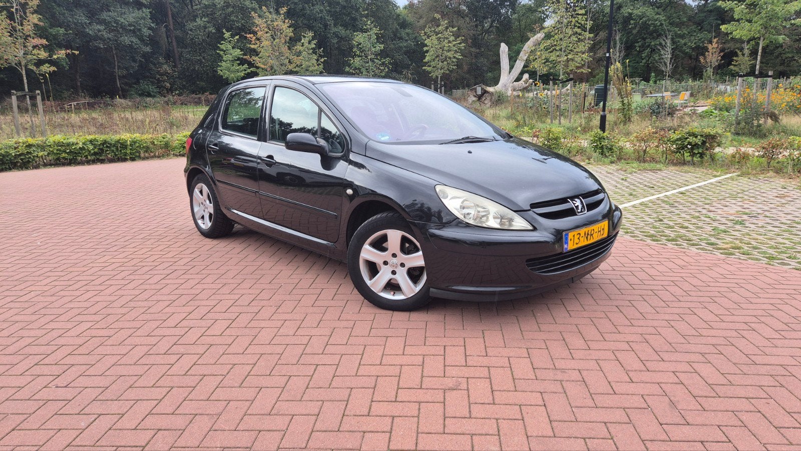 Peugeot 307 2.0 16V XT 5DR AUT 2004 Zwart, Auto's, Peugeot, 136 pk, Zwart, 4 cilinders, Leder en Stof
