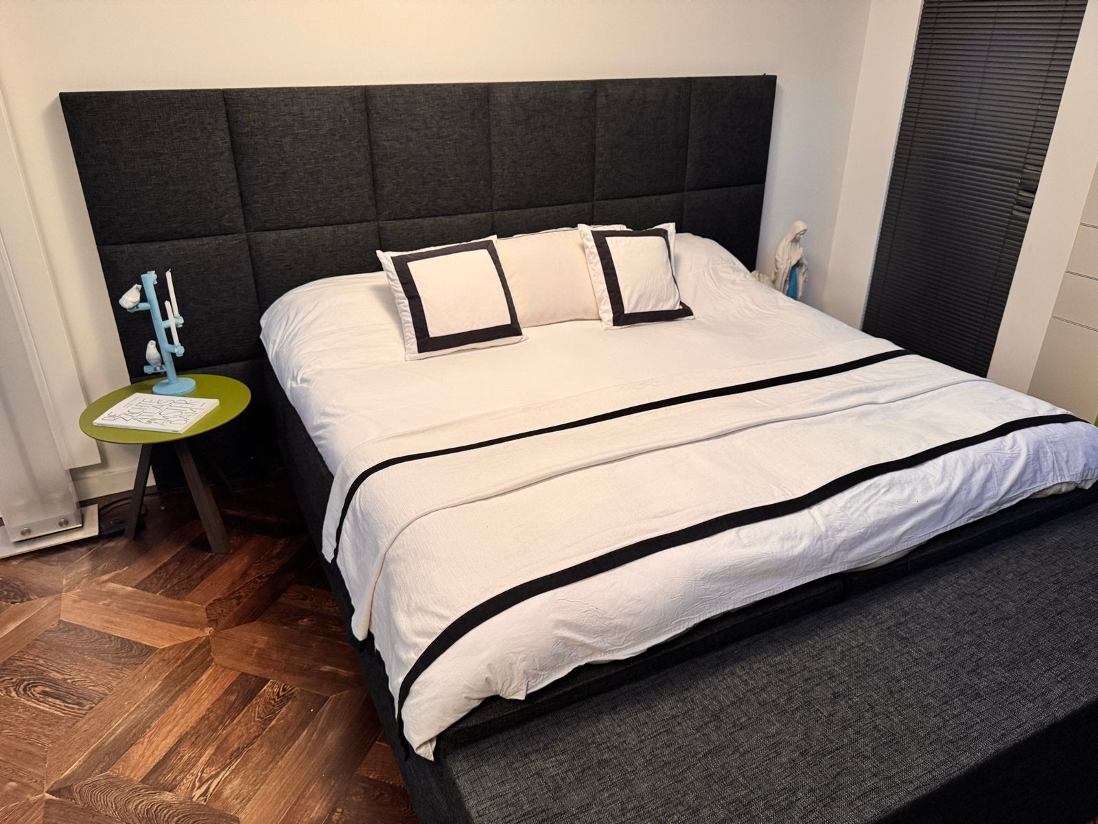Kuperus Boxspring 2x2.10 m, Hoofdbord, Dekenkist en Topper, Ophalen, Gebruikt, 210 cm, Tweepersoons
