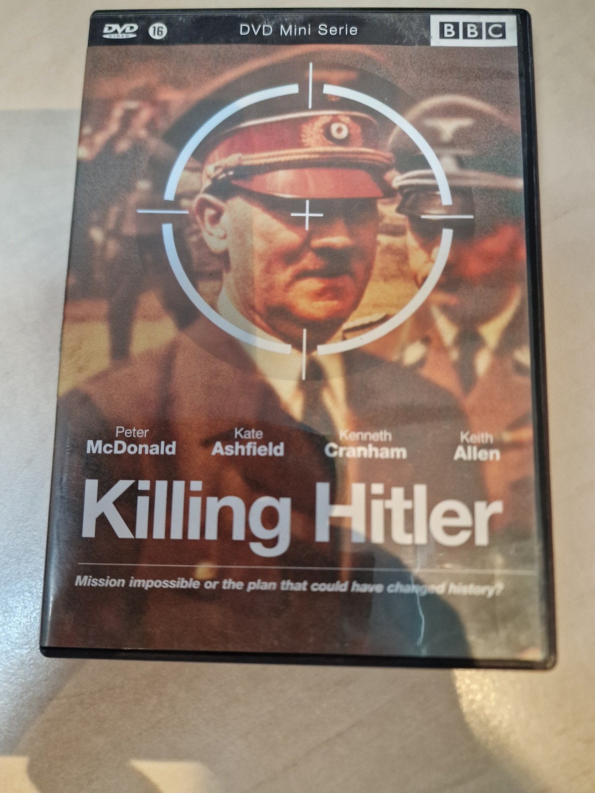 Killing Hitler - DVD Mini Serie (BBC), Vanaf 16 jaar, Ophalen of Verzenden, Gebruikt, Politiek of Geschiedenis