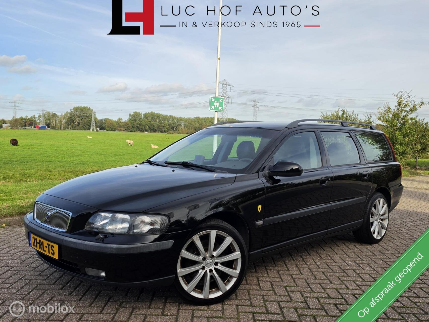 Volvo V70 2.3 T-5 APK 08-2027!, Auto's, 1574 kg, Zwart, V70, Verwarmde buitenspiegels