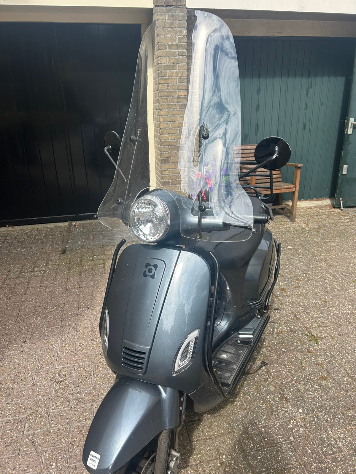 AGM VX50i geel kenteken + twee helmen + verzekerd slot, Gebruikt, Benzine, Ophalen, Overige merken