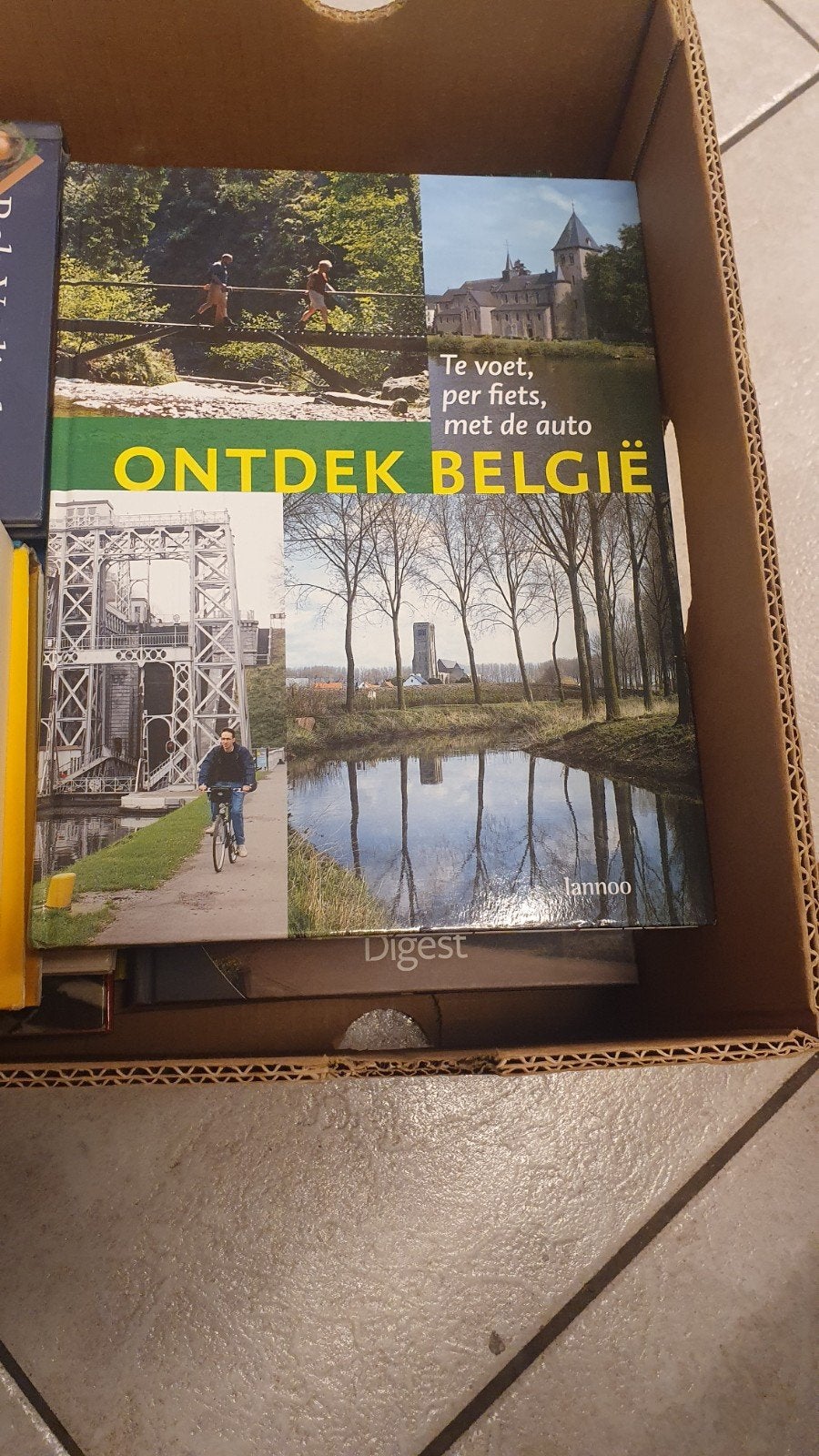 Ontdek België: Te voet, per fiets, met de auto, Ophalen of Verzenden, Reisgids of -boek, Lannoo, Benelux