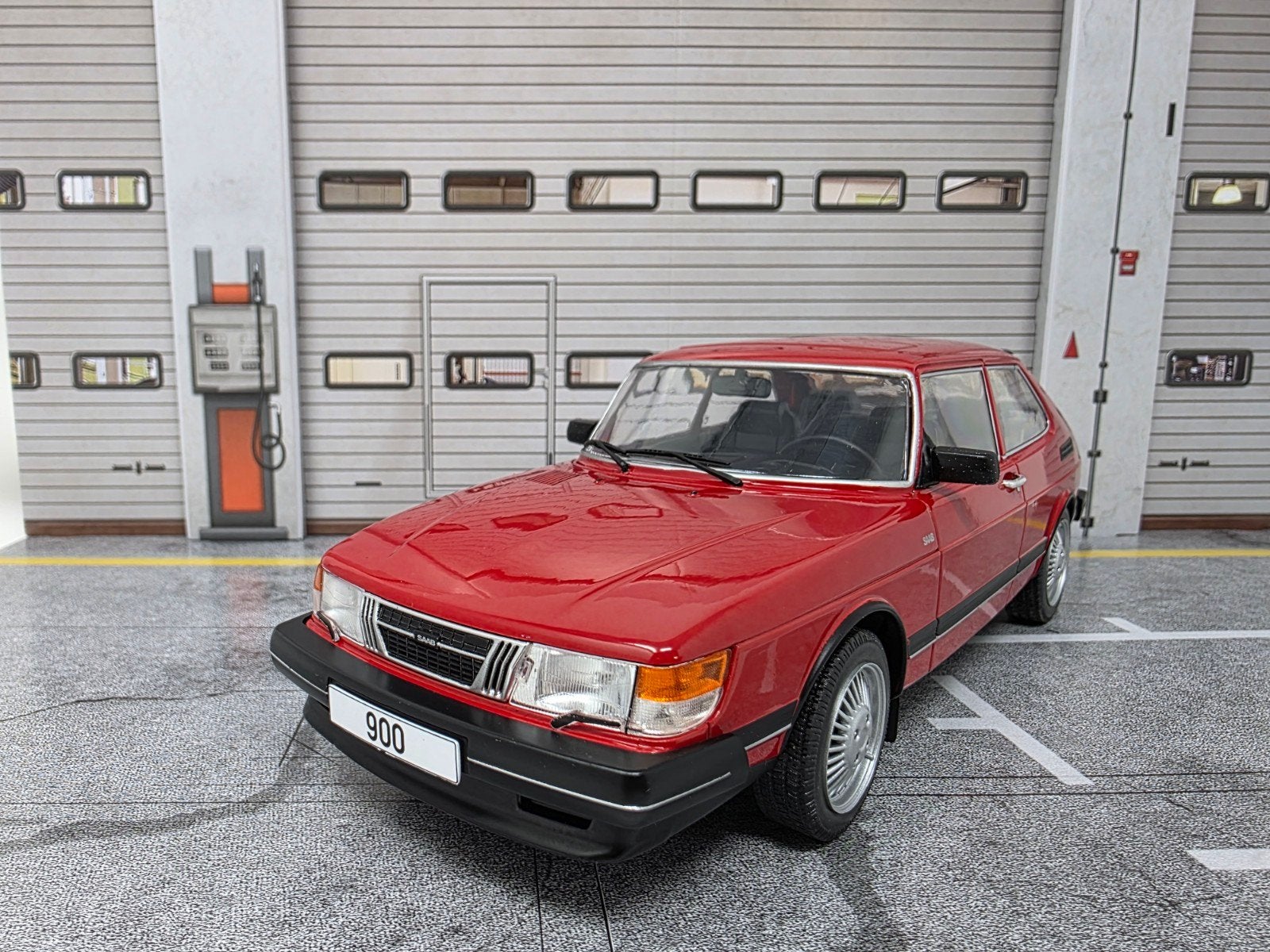 Saab 900 Turbo 1:18 in OVP, Hobby en Vrije tijd, Ophalen of Verzenden, Zo goed als nieuw, Overige merken