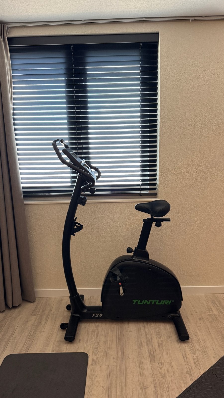 Tunturi F20 Hometrainer, Sport en Fitness, Ophalen, Gebruikt, Metaal, Benen