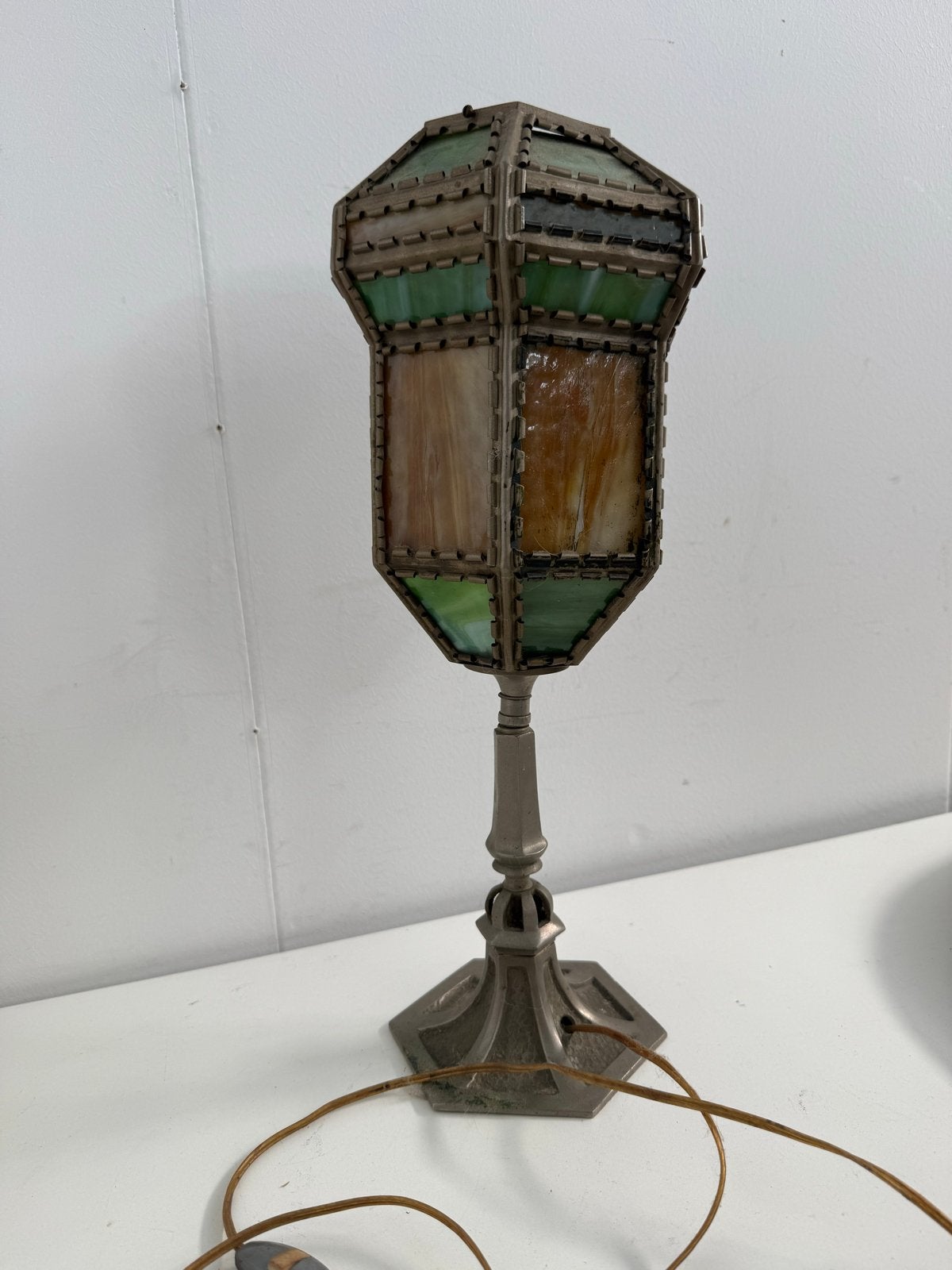 Antieke Tiffany-stijl tafellamp met gebrandschilderd glas, Antiek en Kunst, Ophalen of Verzenden