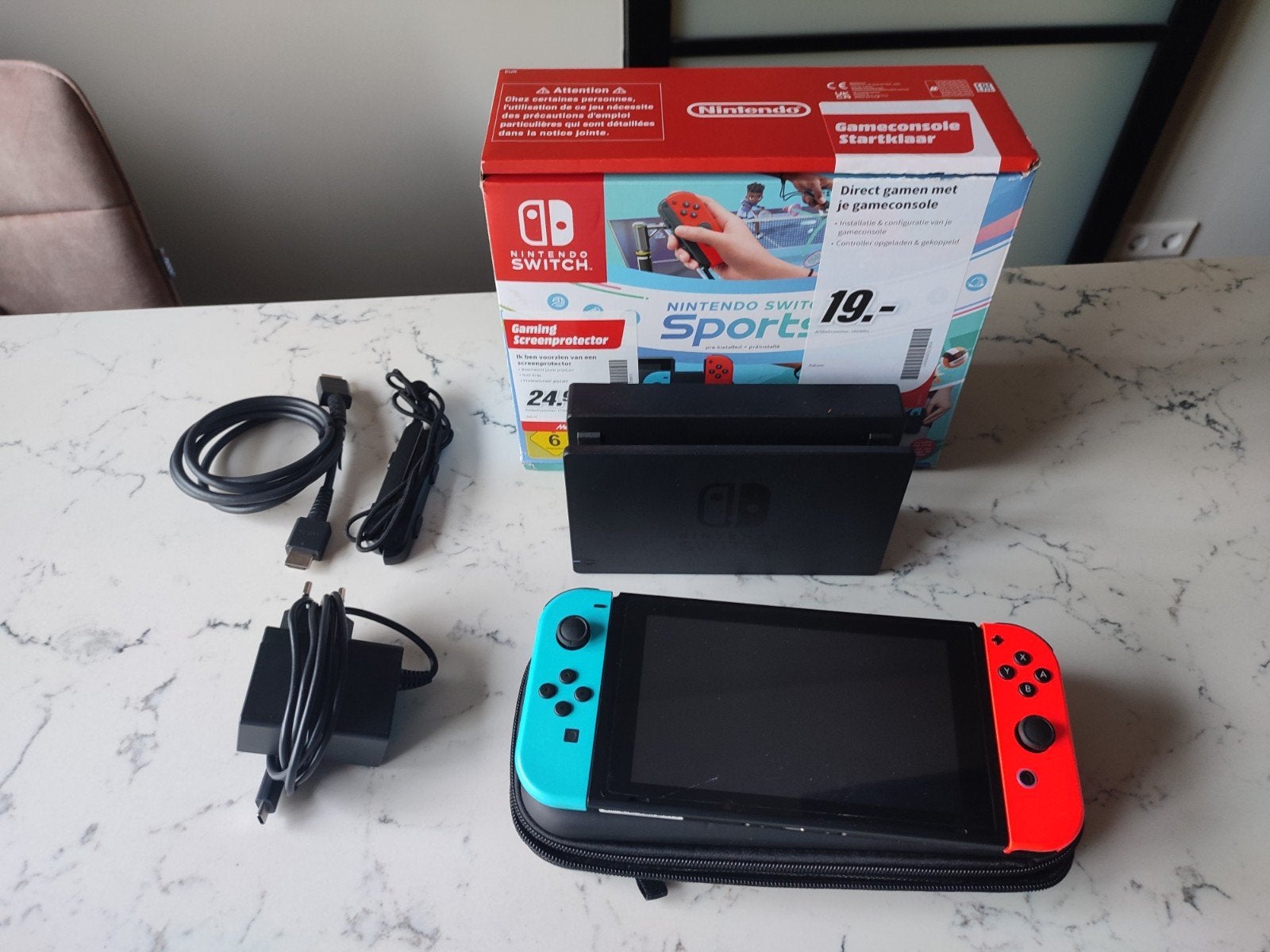 Nintendo Switch met dock, joy-cons en beschermhoes, Ophalen, Zo goed als nieuw, Met 2 controllers, Switch 2019 Upgrade