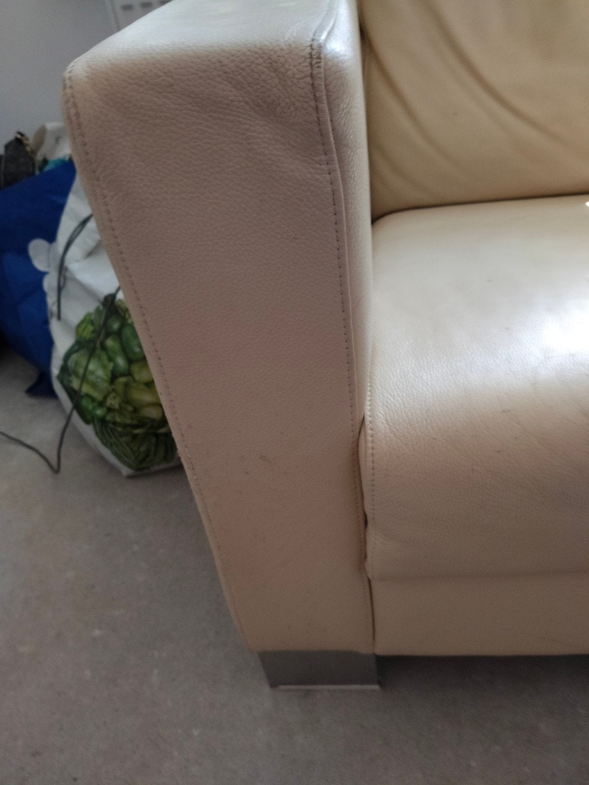 Bank te koop wegens verhuizing kleur beige., Huis en Inrichting, Banken | Bankstellen, Gebruikt, Driepersoons, Leer, Ophalen of Verzenden