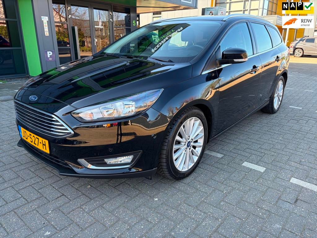 Ford Focus Wagon 1.5 Titanium / Automaat / Trekhaak / Navi /, 4 cilinders, 150 pk, Zwart, 690 kg