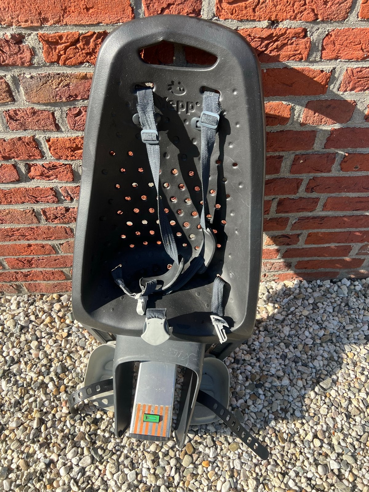 Yepp kinderzitje achterop fiets zwart, Achterzitje, 9 t/m 18 kg, Ophalen of Verzenden, Gebruikt
