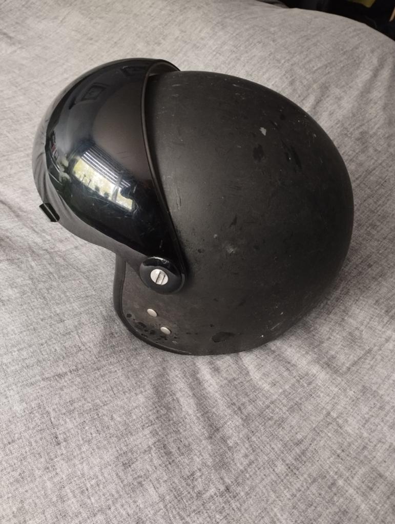 Gebruikte helm met zwart vizier, maat M (57/58cm), Motoren, Kleding | Motorhelmen, Ophalen, Tweedehands, Overige merken