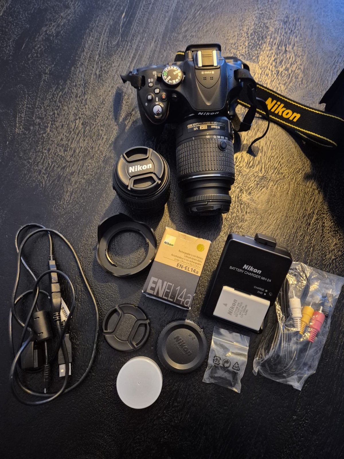 Nikon D5200 spiegelreflexcamera met 2 lenzen, tas en statief, Ophalen, Spiegelreflex, Lensdop, Kantelbaar/draaibaar scherm