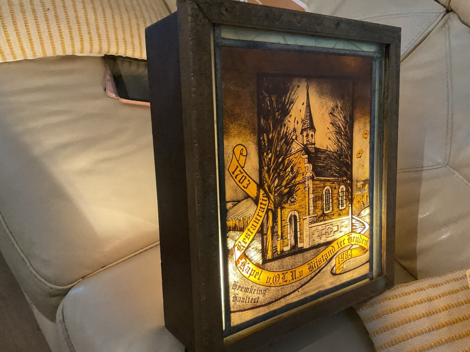 Uniek Glas-in-lood Kastje met Kapelafbeelding, Ophalen