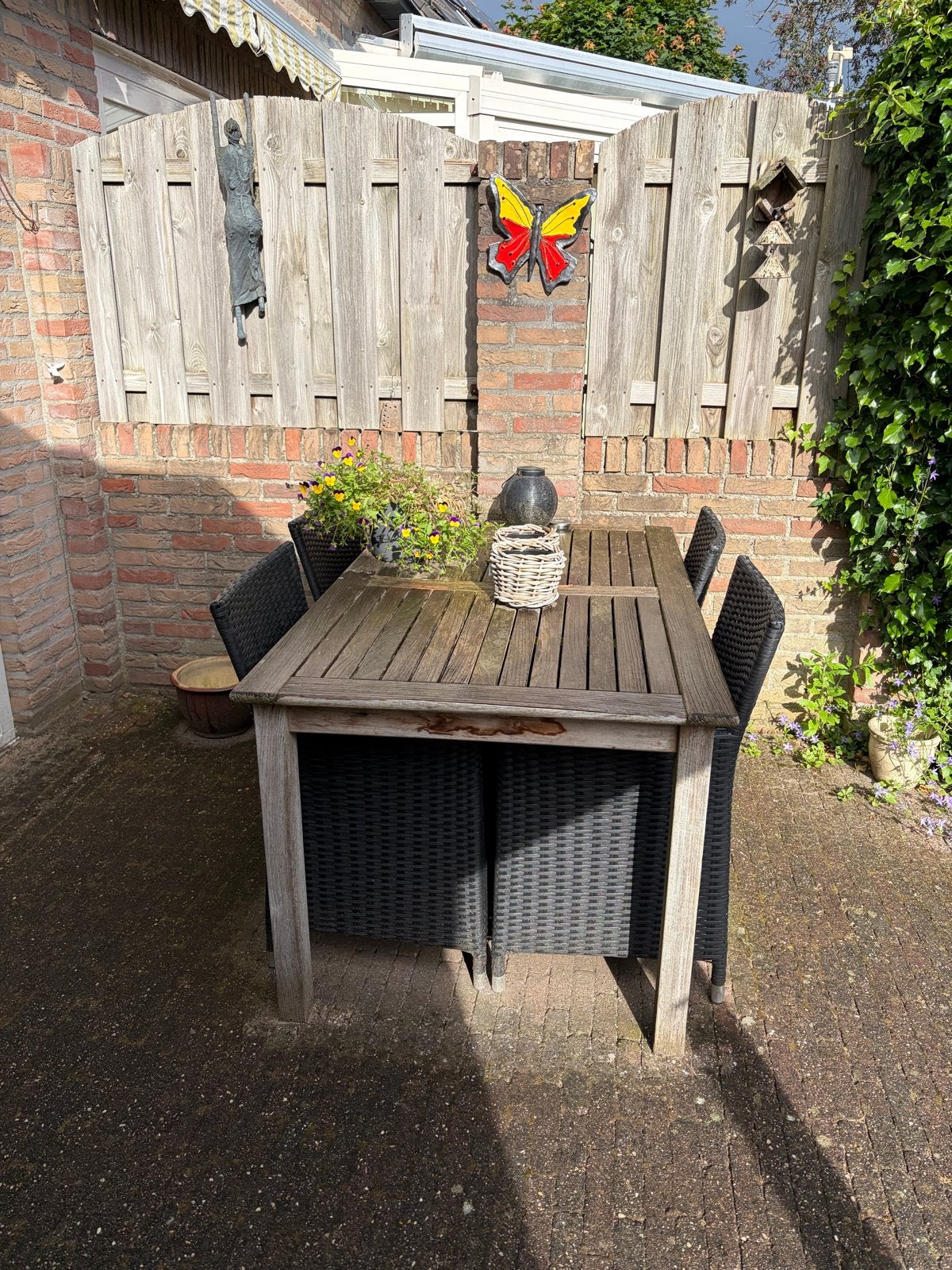 Houten tuintafel met 4 wicker stoelen, Ophalen, 4 zitplaatsen, Gebruikt, Eettafel