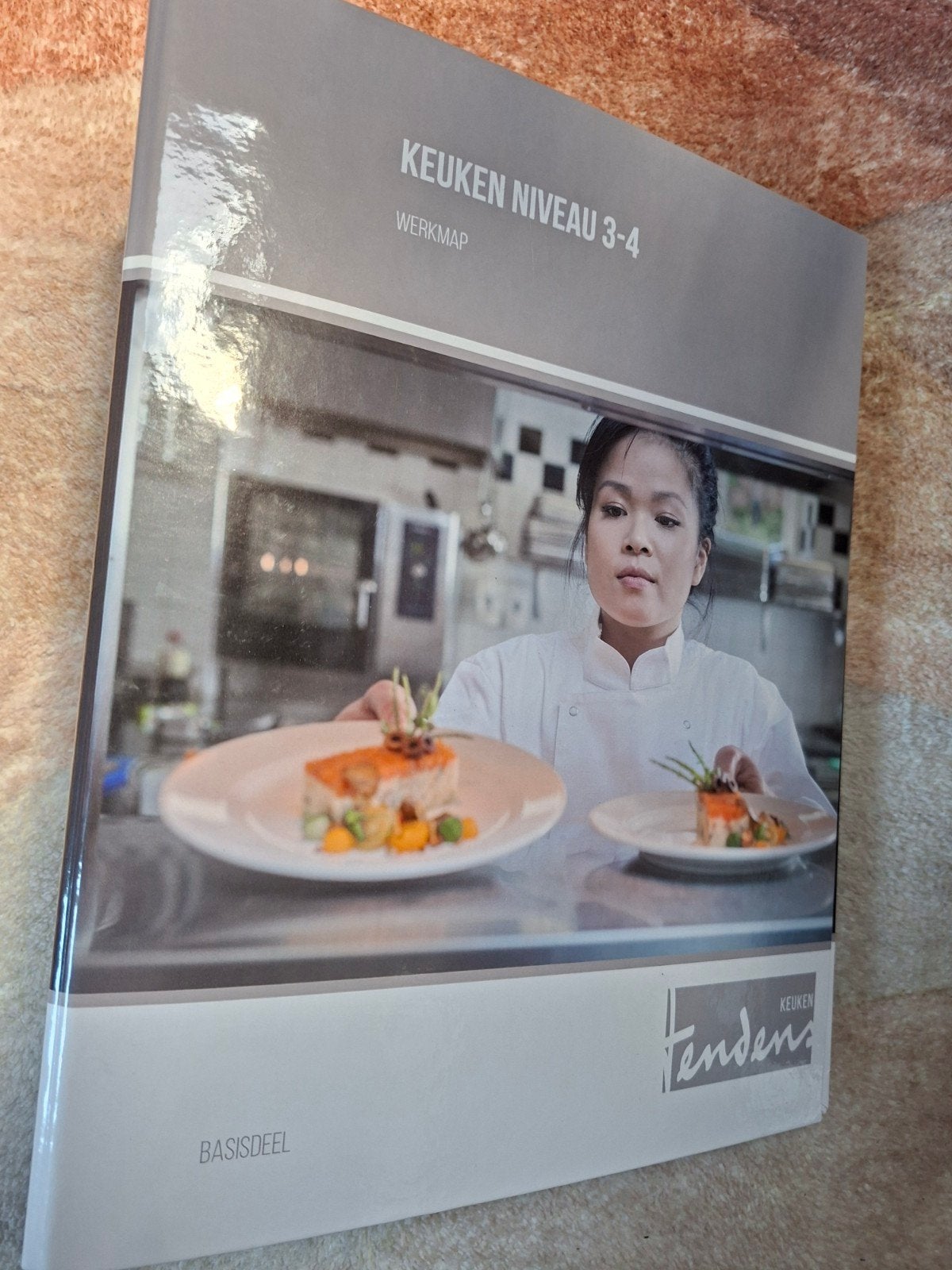 TENDENS Keuken Werkboeken Niveau 3-4 (set van 10) + Werkmap, Ophalen of Verzenden, Zo goed als nieuw, MBO, Edu Actief