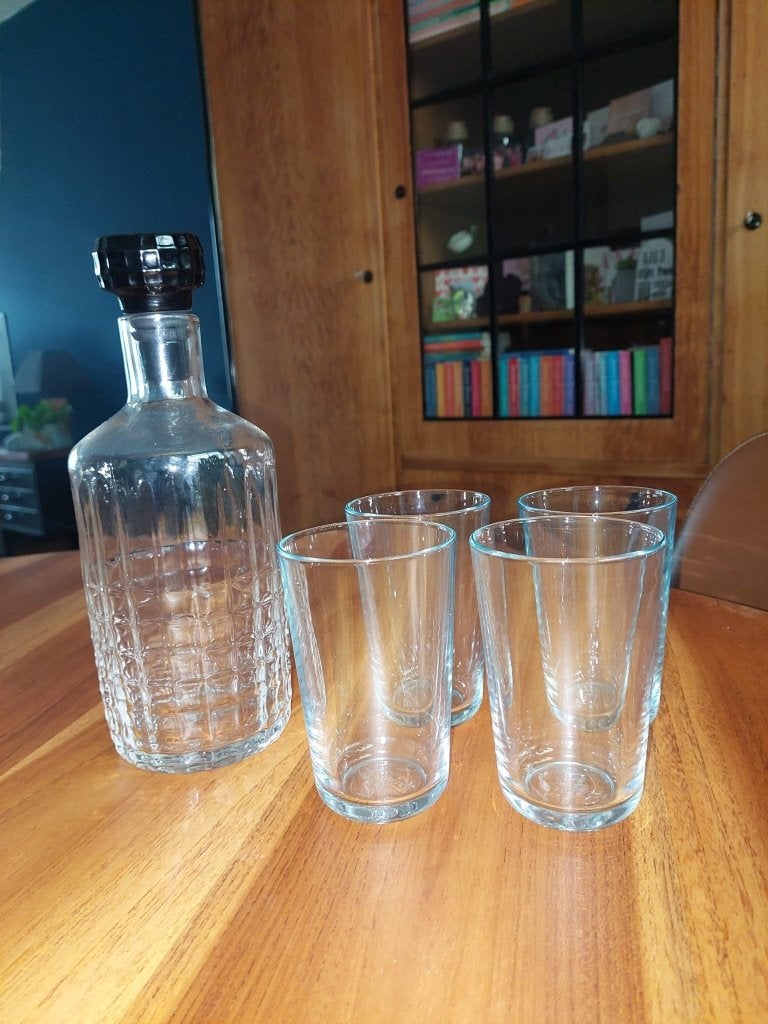 Glazen waterkaraf – 1 liter | Slechts €2, Ophalen, Zo goed als nieuw, Verjaardag