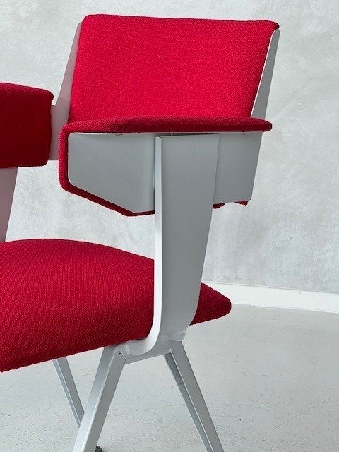 Resort armstoel Friso Kramer vintage Ahrend fauteuil rood, Gebruikt, ., Vintage, Ophalen of Verzenden