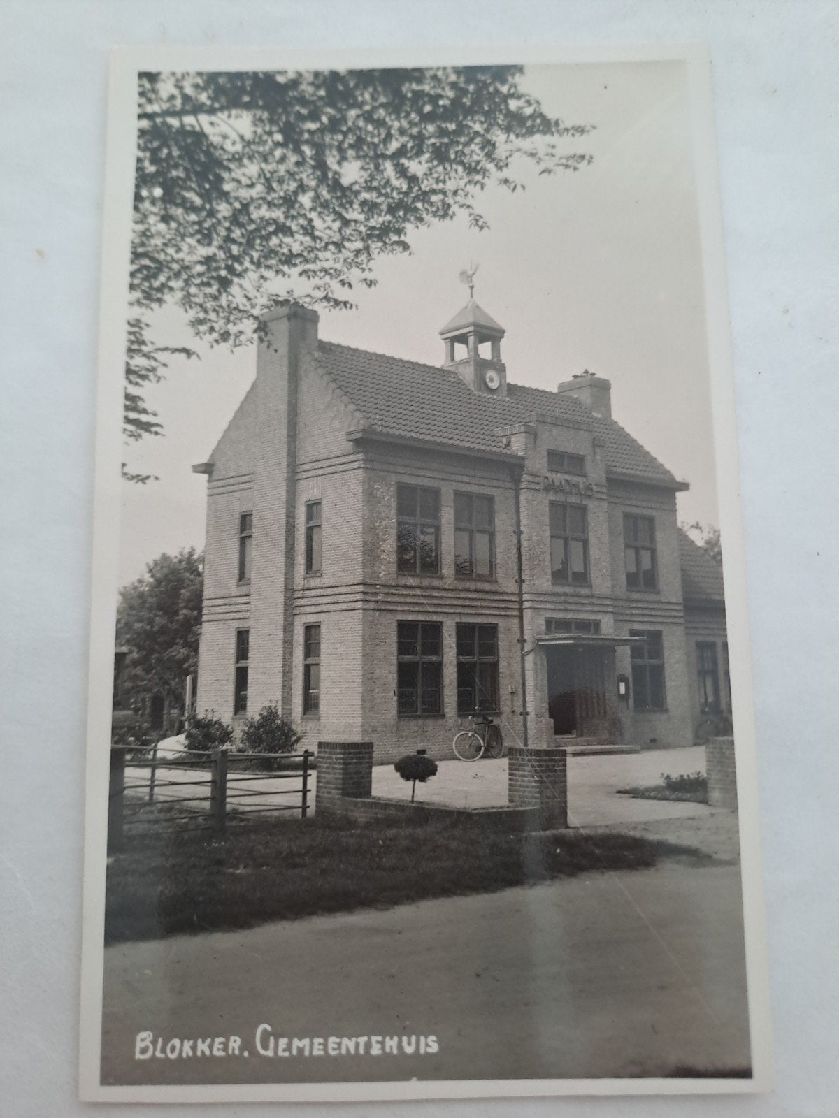 Blokker, fotokaart gemeentehuis,  uitg. A.V.A., Ophalen of Verzenden