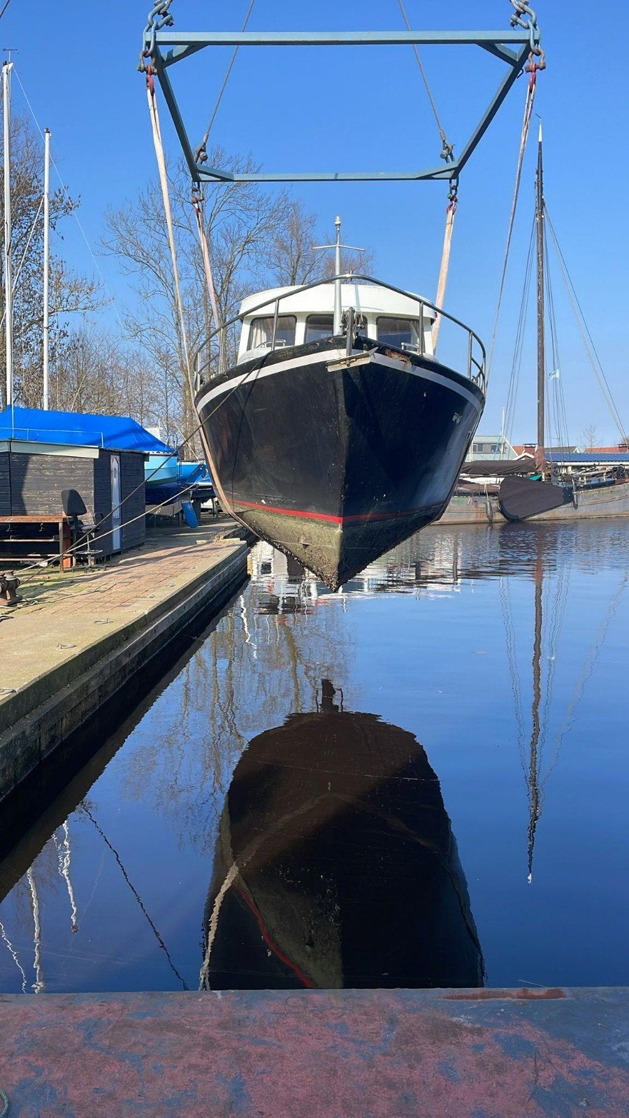 Boot met Mercedes OM 636 motor, in Terherne op de werf, Ophalen, Diesel, Toilet
