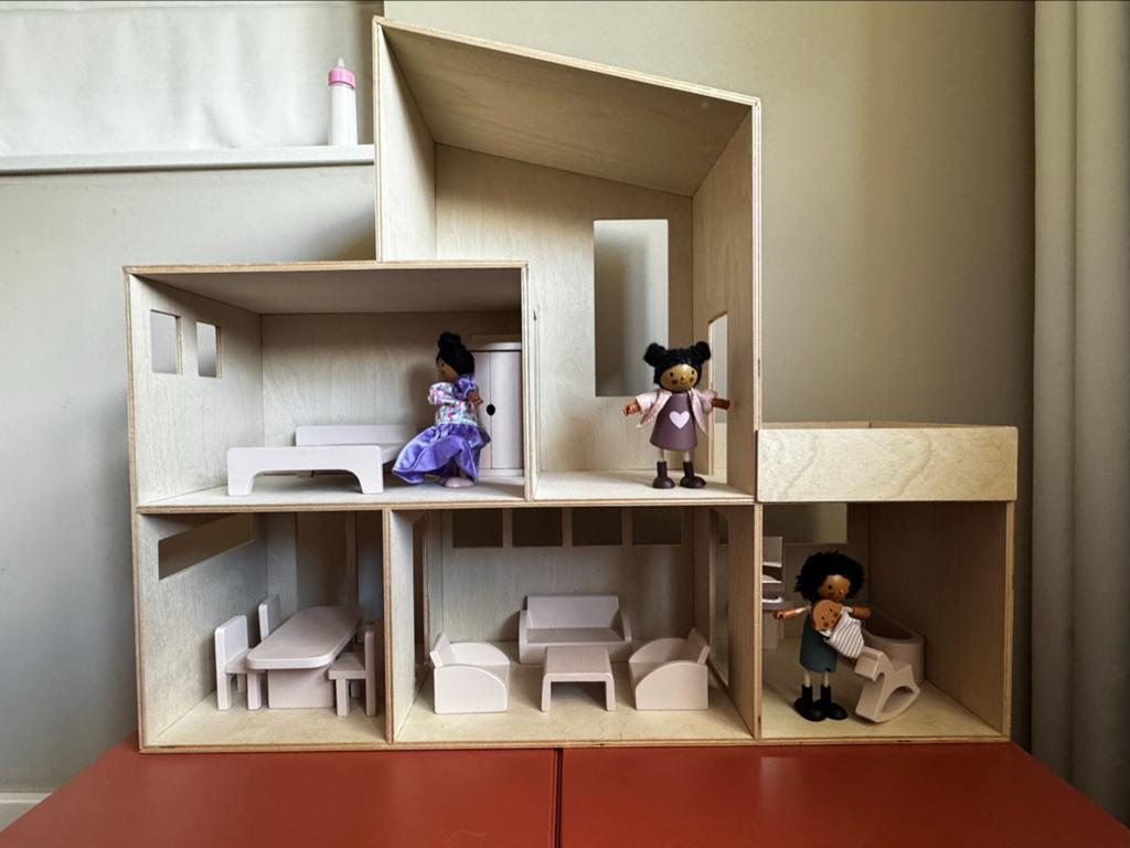 Ferm Living Funkis Poppenhuis met meubels en poppen, Kinderen en Baby's, Speelgoed | Poppenhuizen, Ophalen of Verzenden, Zo goed als nieuw