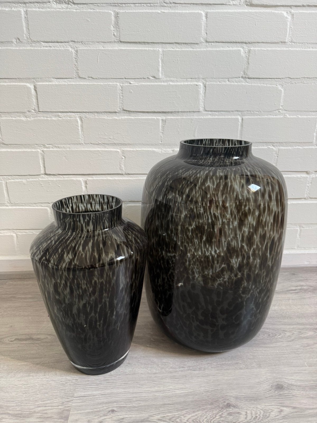 Set van 2 Vase The World Kara Cheetah vazen – glas, Ophalen, Rond, Zo goed als nieuw, Aardewerk