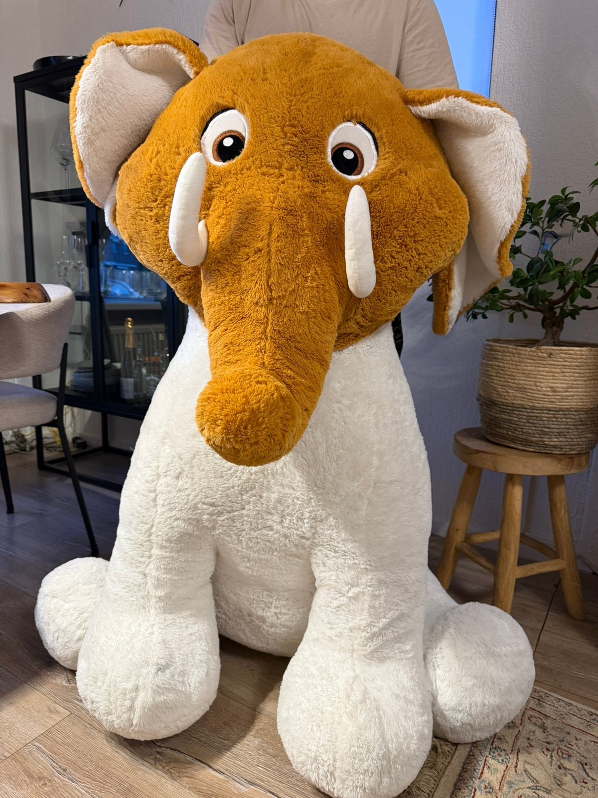De grote olifant is 1,30 meter hoog., Ophalen, Nieuw, Olifant