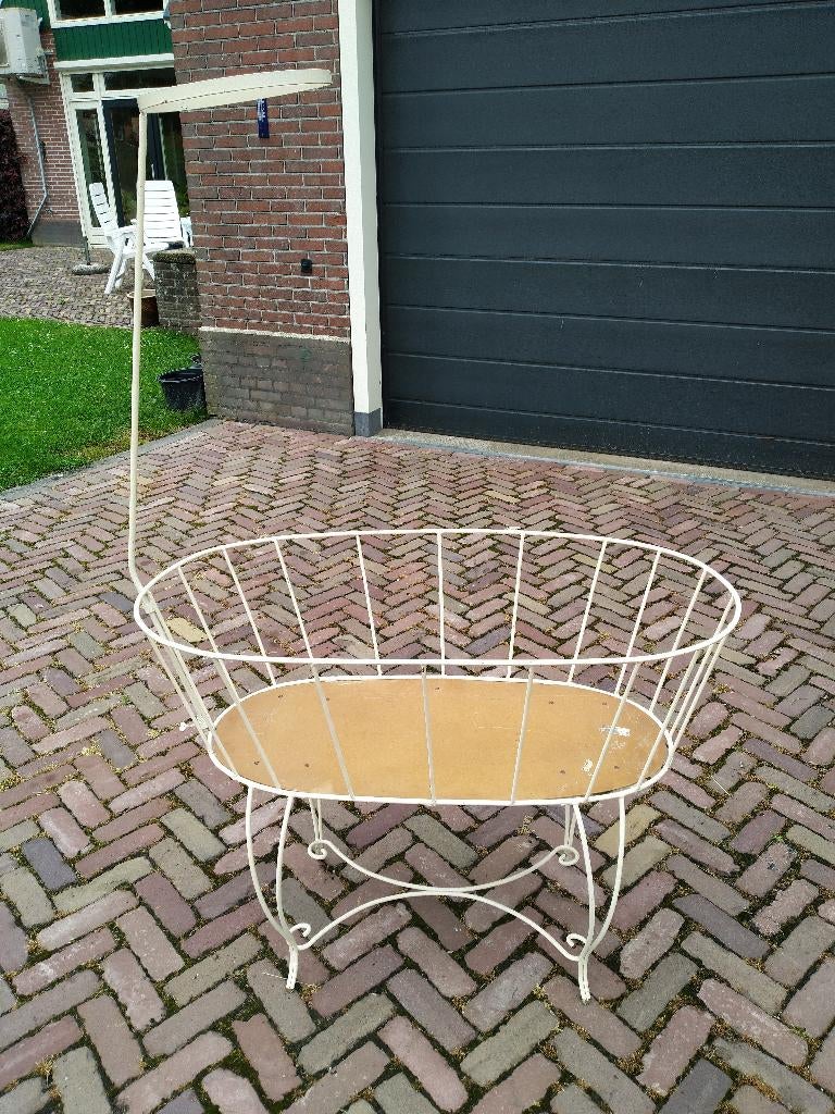 Wit metalen vintage wieg uit 1965, Ophalen