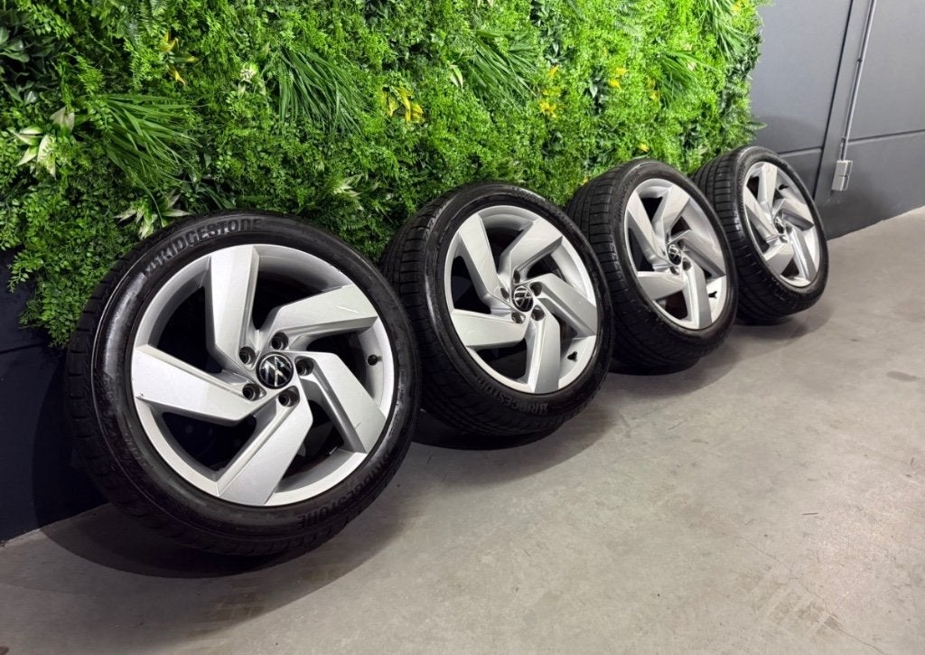 Volkswagen Golf 8 Richmond wielenset | 225/45R17 | GTI GTE, Gebruikt, Banden en Velgen, 17 inch, Ophalen of Verzenden