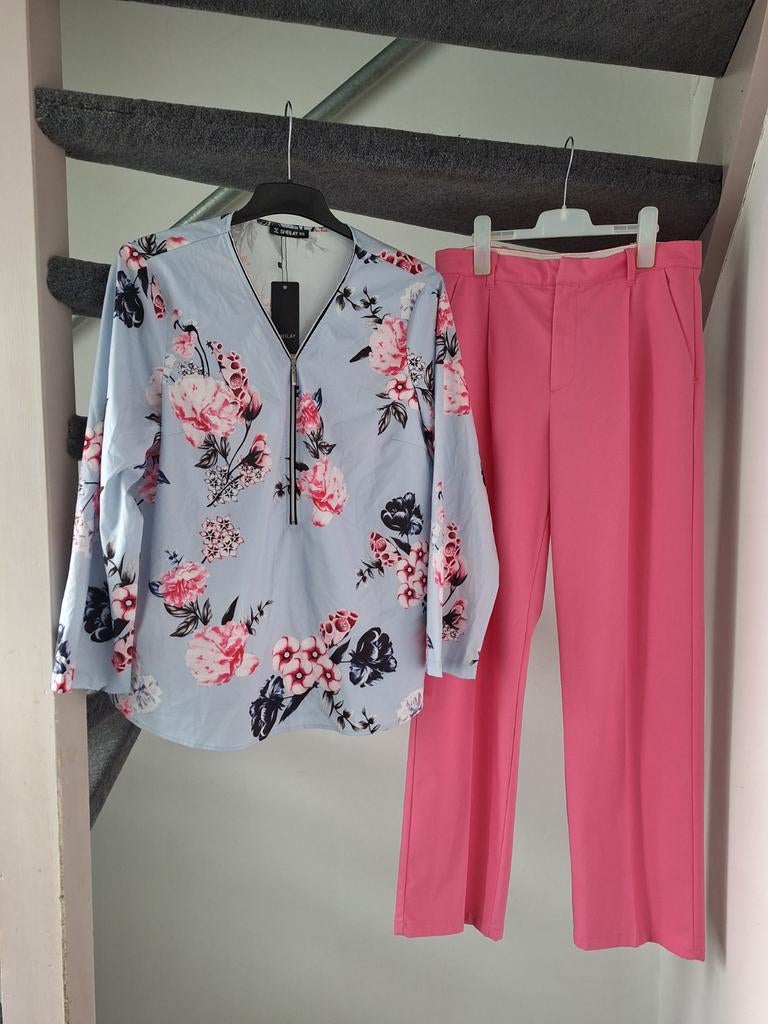 Sheilay Bloes met bloemenprint en roze broek - Maat 40, Maat 38/40 (M), Blauw, Sheilay, Nieuw