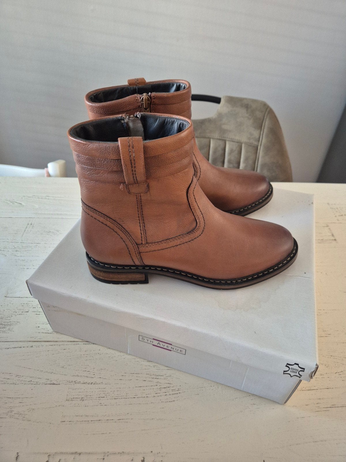 Bruine LEER-LEREN enkellaarsjes/laarzen mt 38. NIEUW IN DOOS, Kleding | Dames, Bruin, Lage of Enkellaarzen, Nieuw, Ophalen of Verzenden