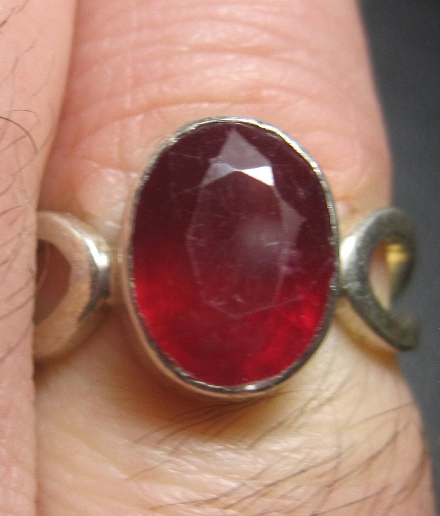 Robijn ring circa 1970 zilver 925 robijn 3 karaat, Ophalen, Zo goed als nieuw, 17 tot 18, Met edelsteen