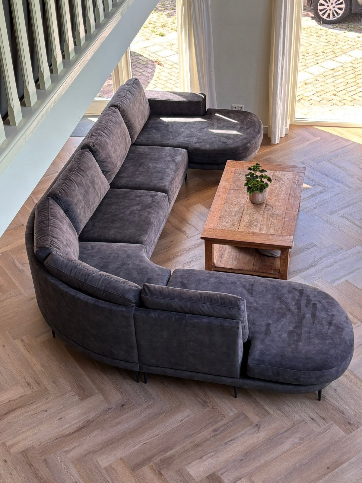 Rebellenclub U-bank Nova (2025), Ophalen, Gebruikt, 300 cm of meer, Vierpersoons of meer