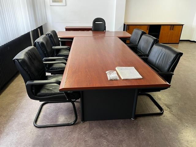directie kantoor Vergadertafel met leden stoelen, Ophalen, Gebruikt