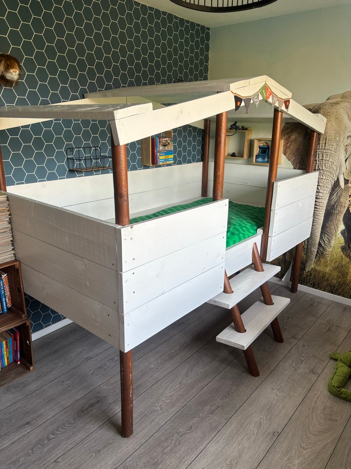 Uniek stoer hutbed voor kinder- of tienerkamer, Ophalen, 85 tot 100 cm, Zo goed als nieuw, Hoogslaper of Stapelbed