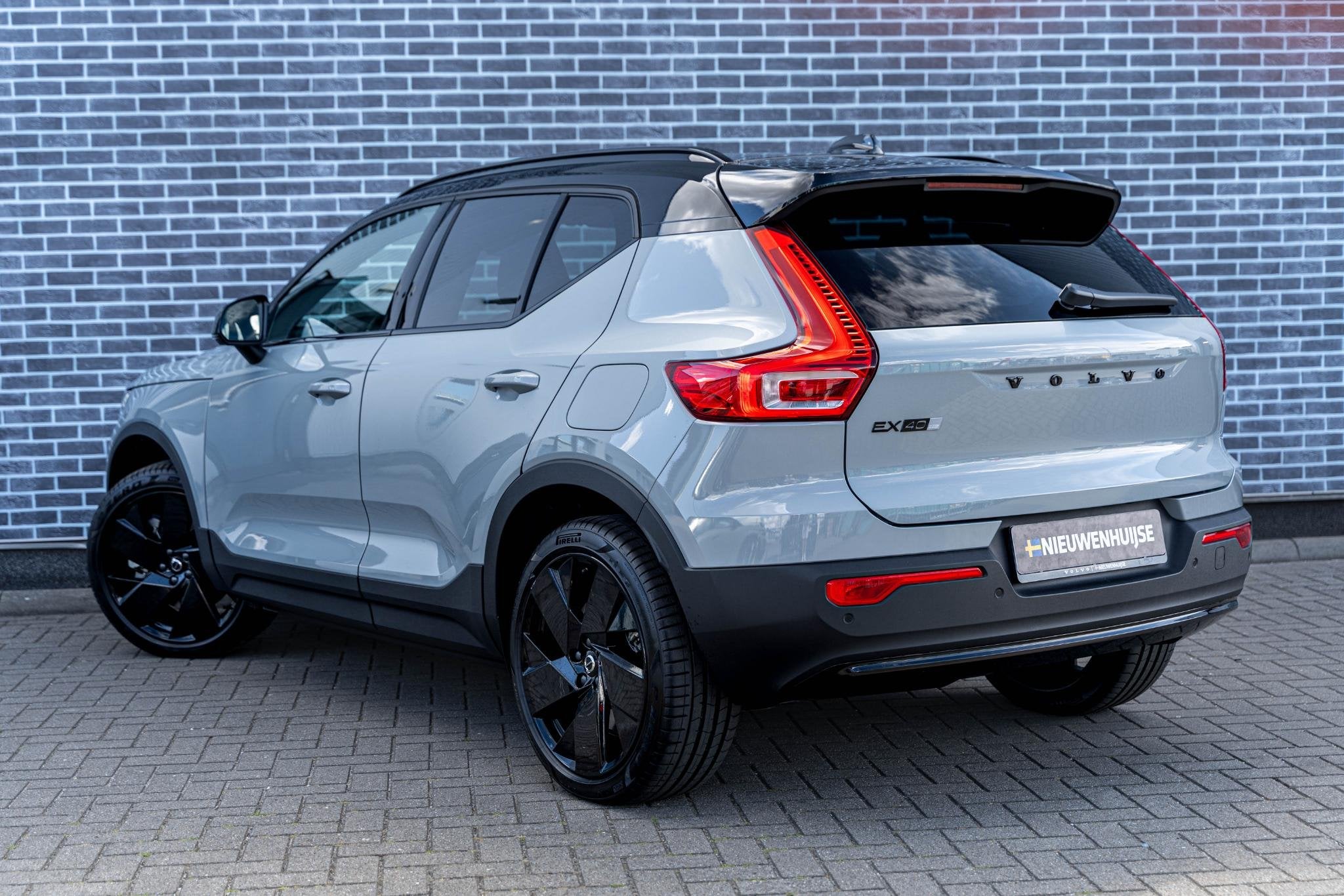 Volvo EX40 Single Motor Extended Range Plus Black Ed. 82 kWh, Automaat, 12 maanden, Gebruikt, 1975 kg
