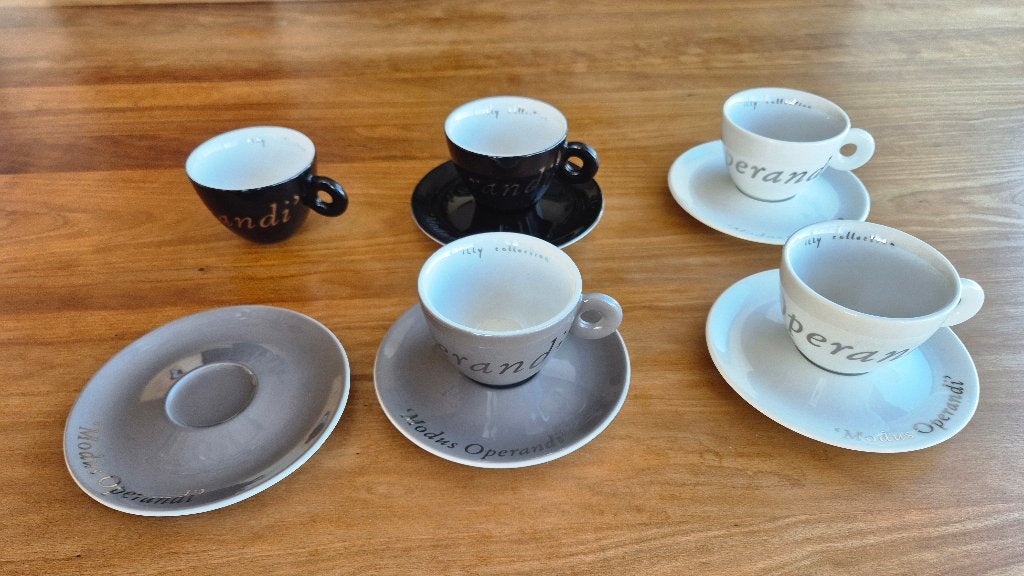 Illy Collection 2000 Cappuccino Kopjes - Joseph Kosuth, Ophalen of Verzenden, Zo goed als nieuw, Porselein, Kop en/of schotel