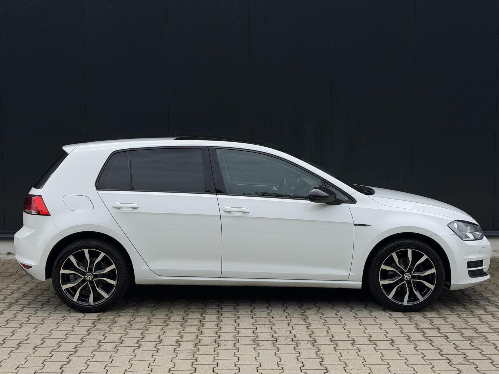 Volkswagen Golf 1.2 TSI Trendline NWDistributie Pano Stoelvw, Voorwielaandrijving, Euro 5, Gebruikt, Zwart