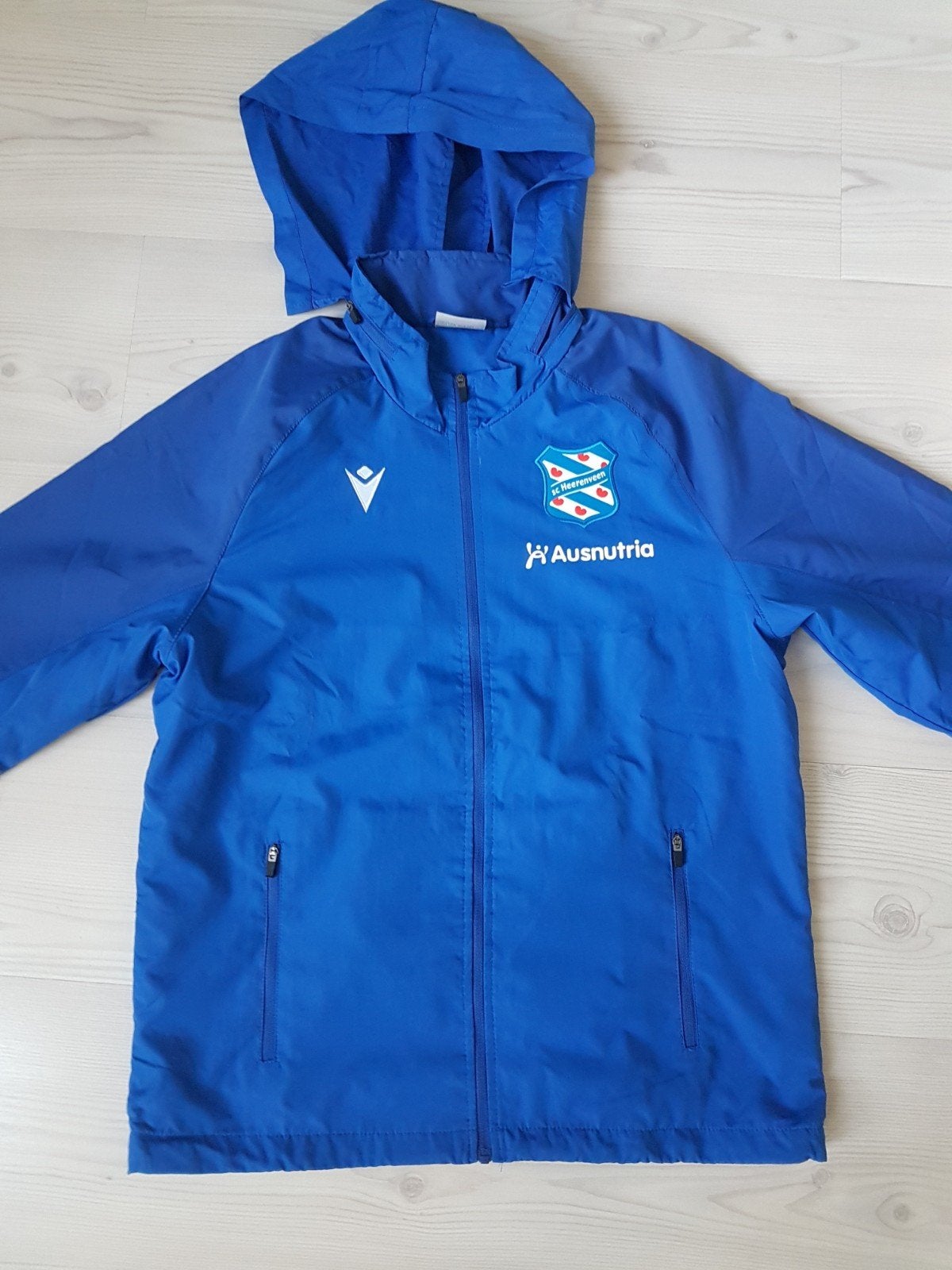 SC Heerenveen heren windjacket in size small, Sport en Fitness, Ophalen of Verzenden, Zo goed als nieuw