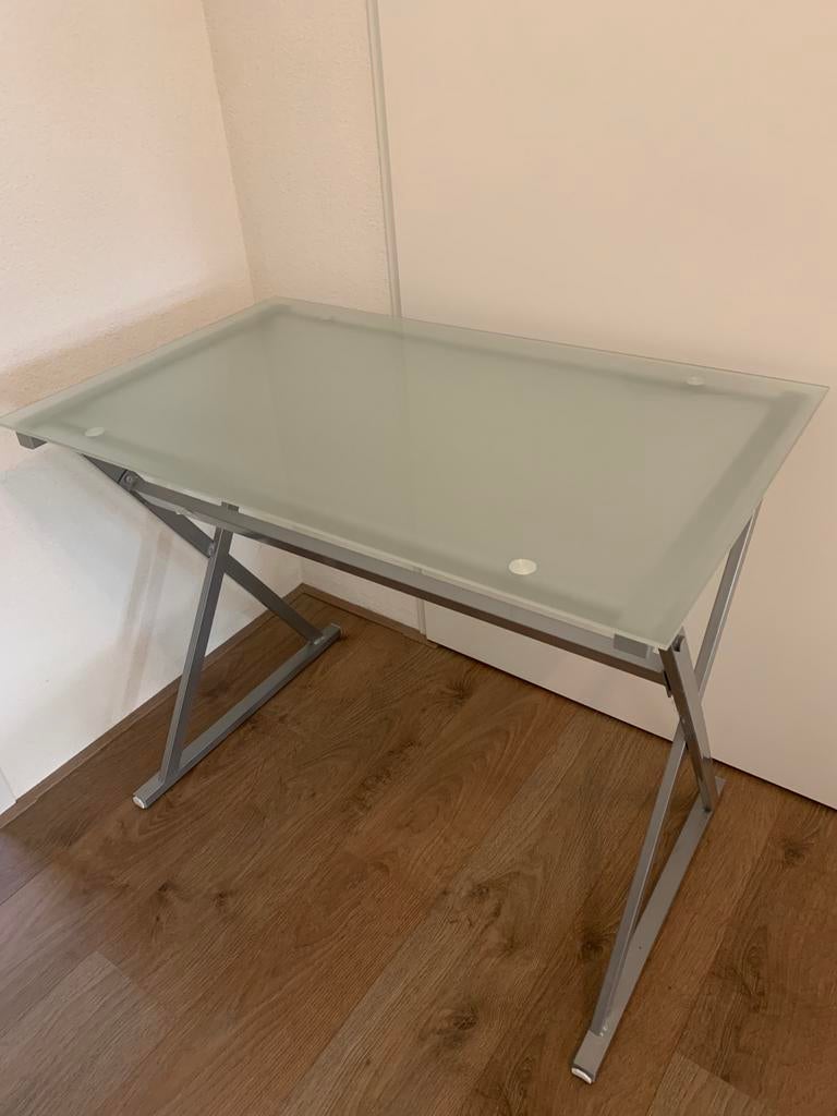 GRATIS Bureau met glasplaat, Ophalen, Gebruikt