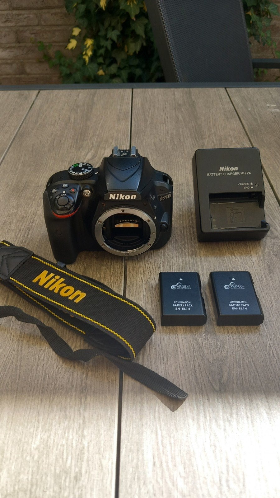 Nikon d3400 body, Ophalen, Gebruikt, Spiegelreflex, Accu