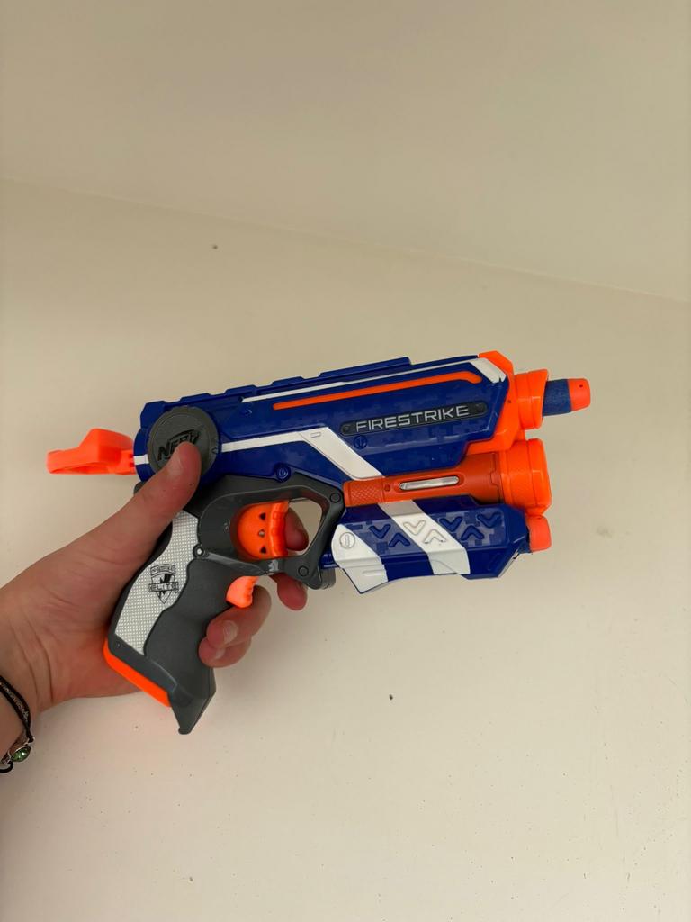 Nerf Firestrike met laserfunctie en 3 pijltjes, Ophalen of Verzenden, Gebruikt, Jongen of Meisje