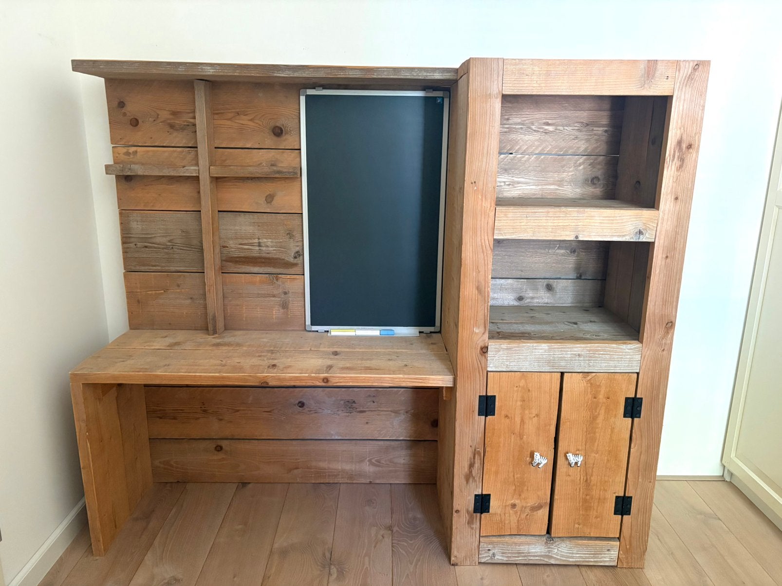 Steigerhouten kinderbureau met schoolbord, Ophalen, Tafel(s)