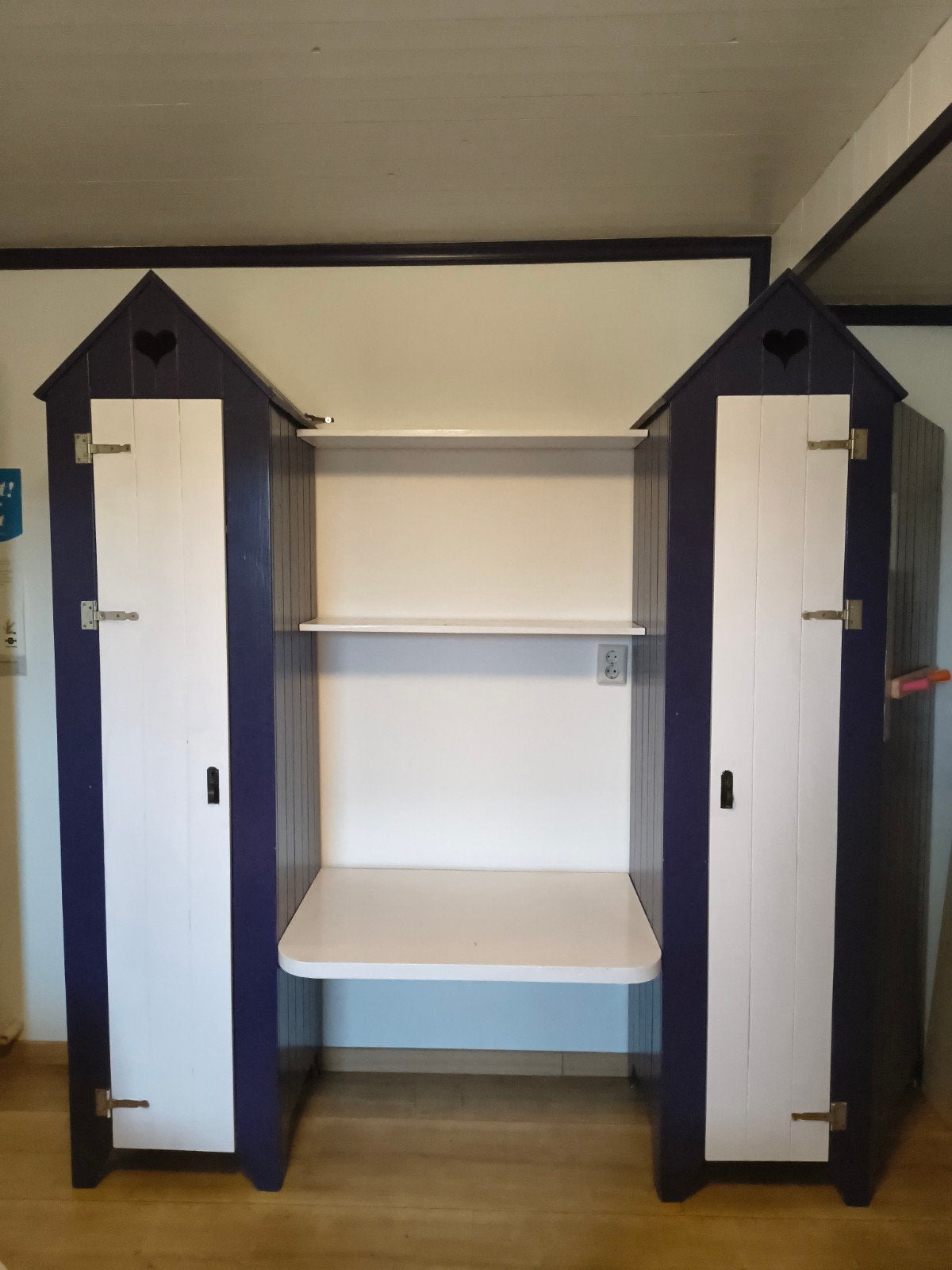 Kinder kast in kasteel stijl met bureau, Ophalen, Gebruikt, Kast, 50 tot 70 cm