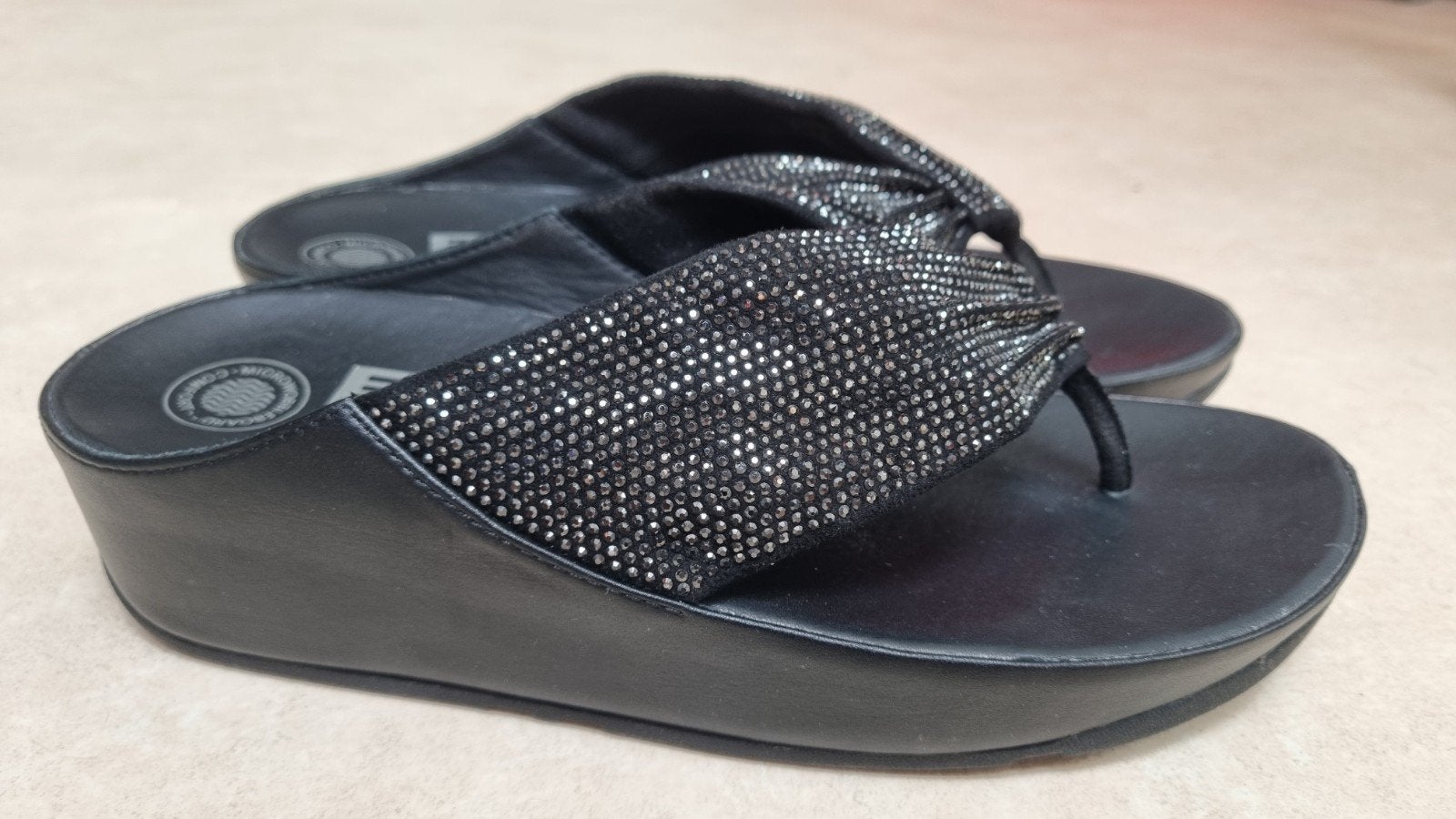 Fitflop slippers met strass - Maat 38, Slippers, Verzenden, Zwart, Zo goed als nieuw