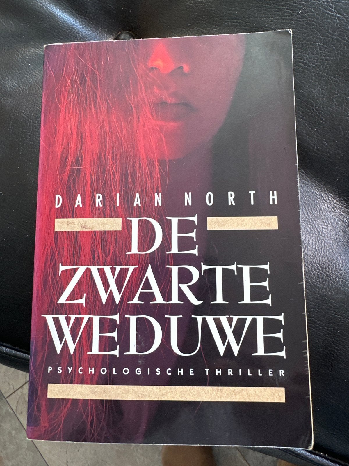 De Zwarte Weduwe - Psychologische Thriller, Ophalen of Verzenden, Gelezen