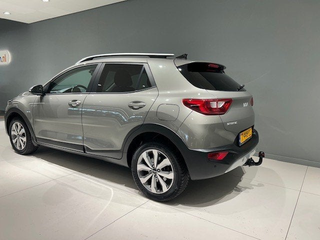 Kia Stonic 1.0 T-GDi MHEV 100pk DynamicPlusLine Trekhaak, Auto's, Gebruikt, Lichtsensor, 49 €/maand, Origineel Nederlands