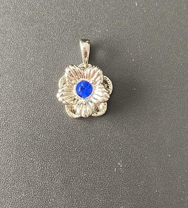 Hanger met blauw steentje, Ophalen of Verzenden, Zo goed als nieuw, Blauw, Overige materialen