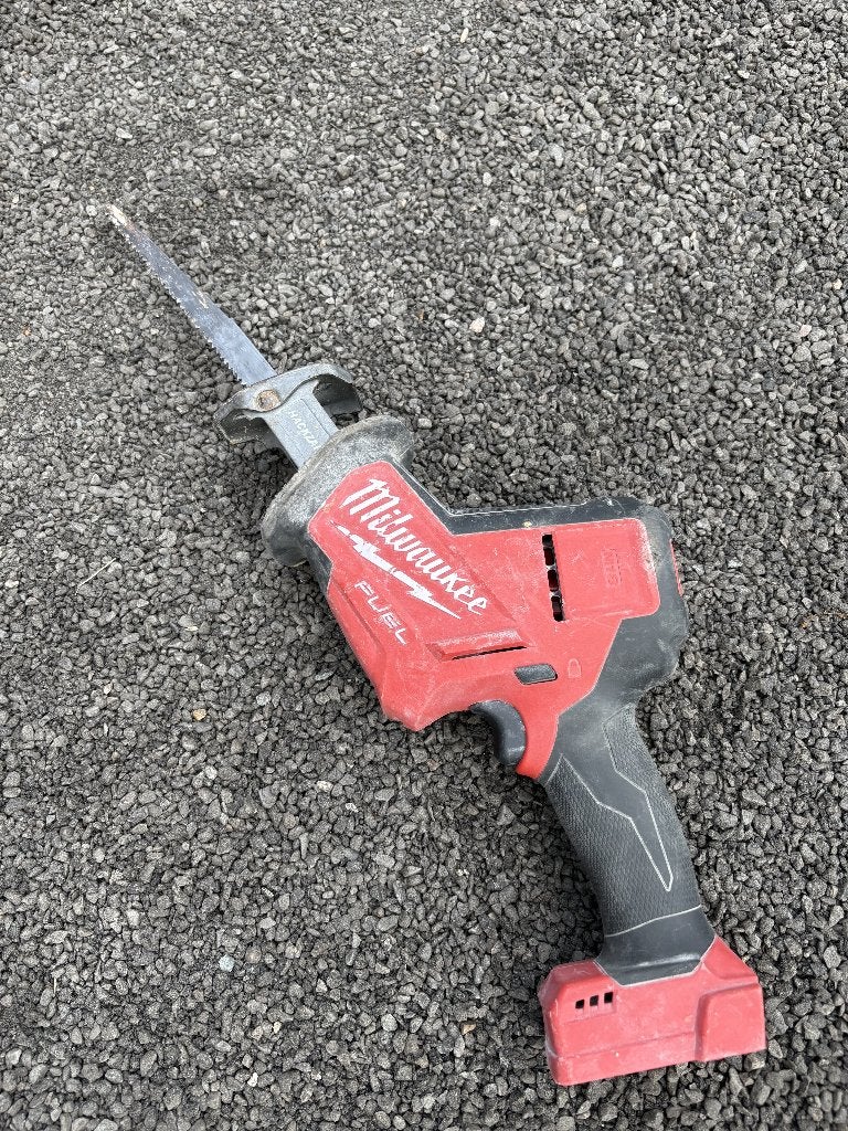 Milwaukee M18 Hackzall / reciprozaag, Doe-het-zelf en Verbouw, Gereedschap | Zaagmachines, Ophalen, Gebruikt, 70 mm of meer, 600 tot 1200 watt