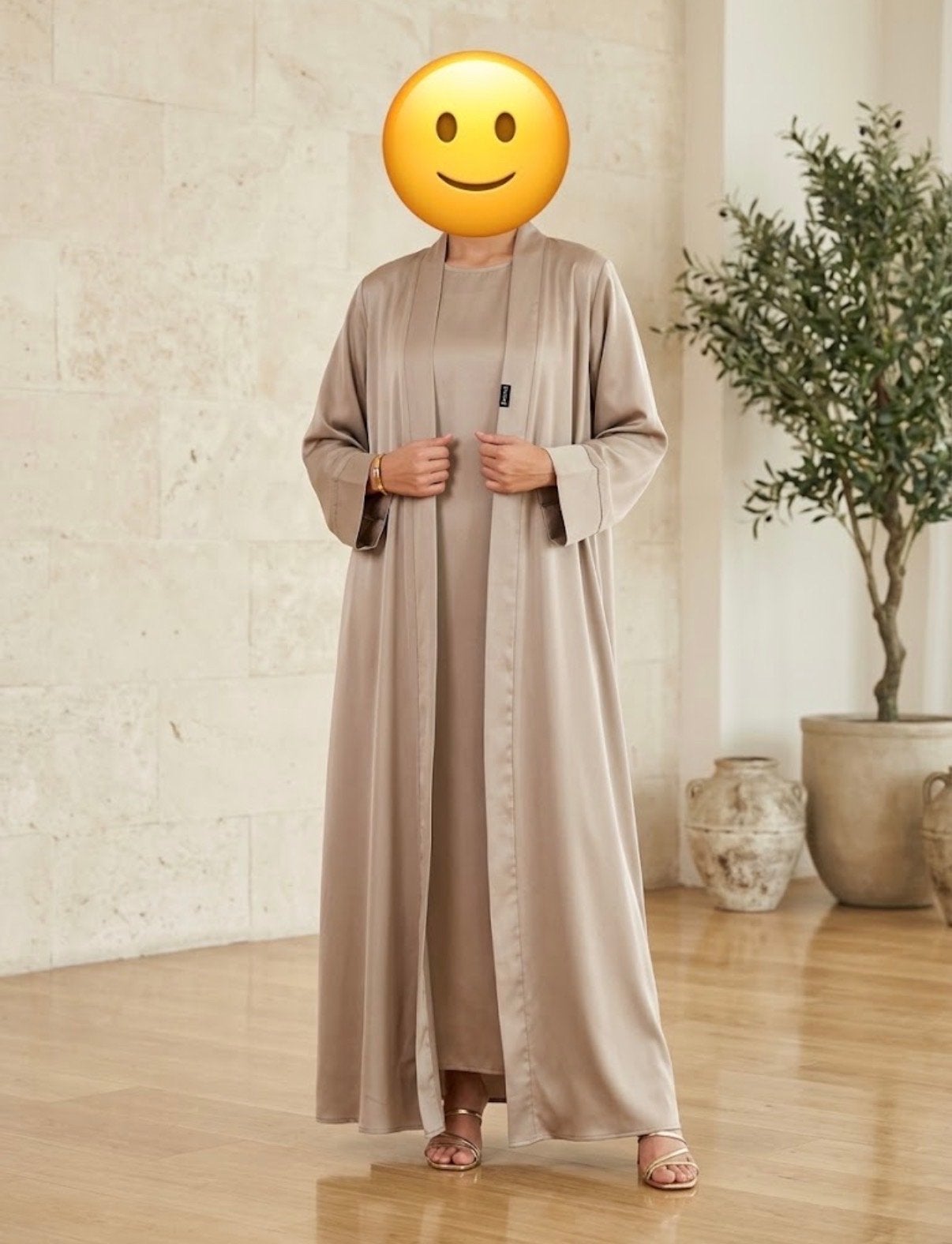 Elegante Emirati Abaya - Maat M/L, Ophalen of Verzenden, Zo goed als nieuw, Maat 38/40 (M), Beige